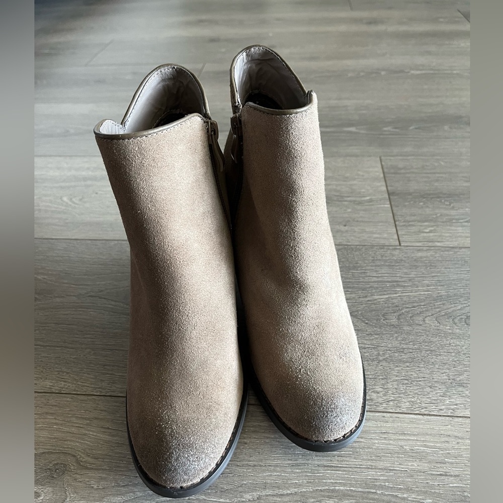 NWT Very Volatile Whitby Distressed Suede & Leather Bootie Color Khaki Size 7.5 - Picture 14 of 14
